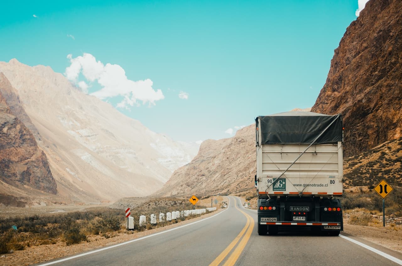 Why Real-Time Tracking Is the Backbone of Supply Chain Visibility